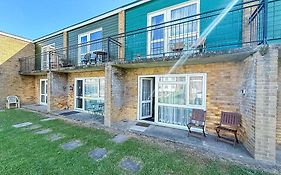 Great 3 Bedroom Chalet To Hire With In Hemsby, Great Seaside Break! Ref 18194B